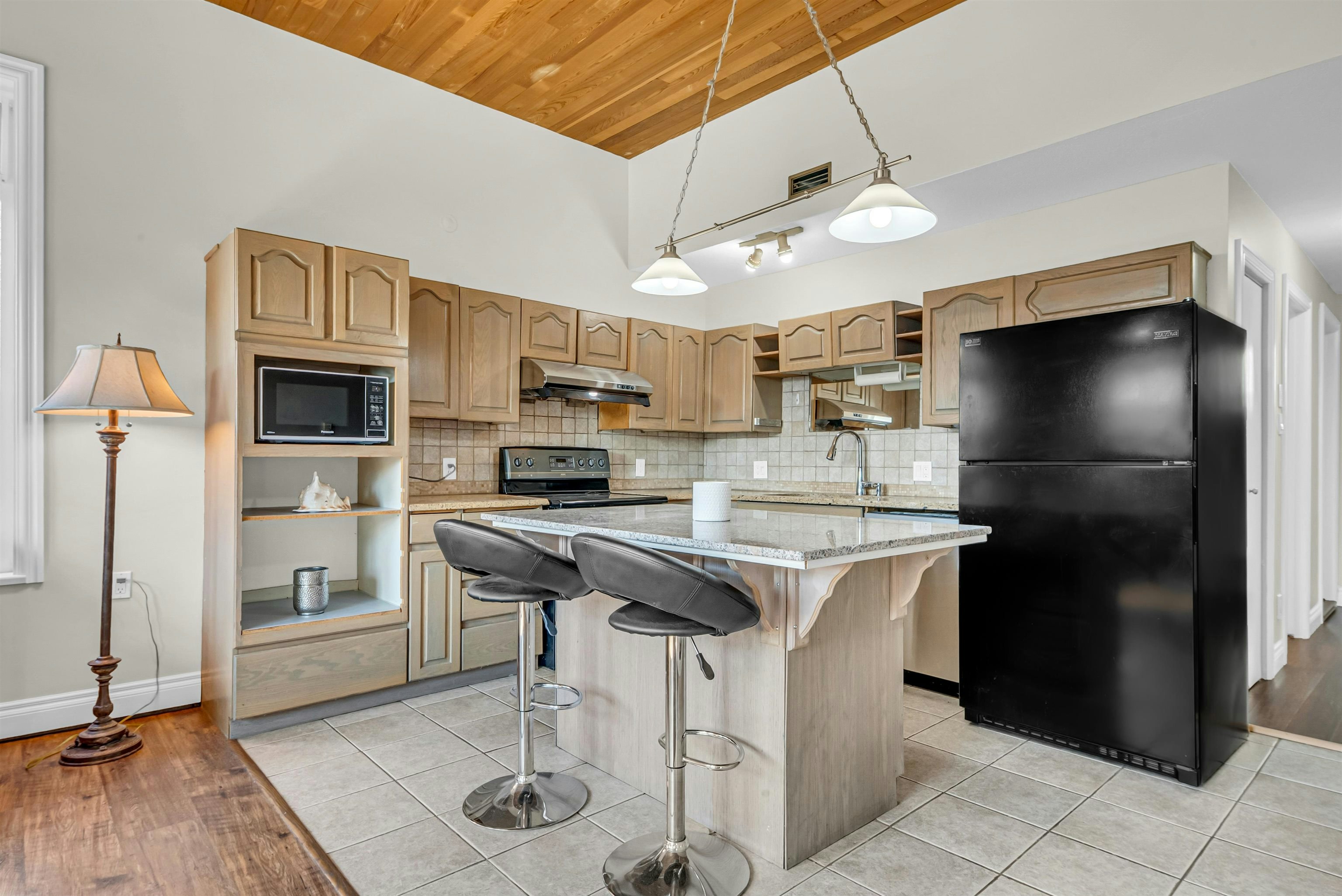 7347 Queenston Court, Burnaby, BC, V5A 3M5 - 24