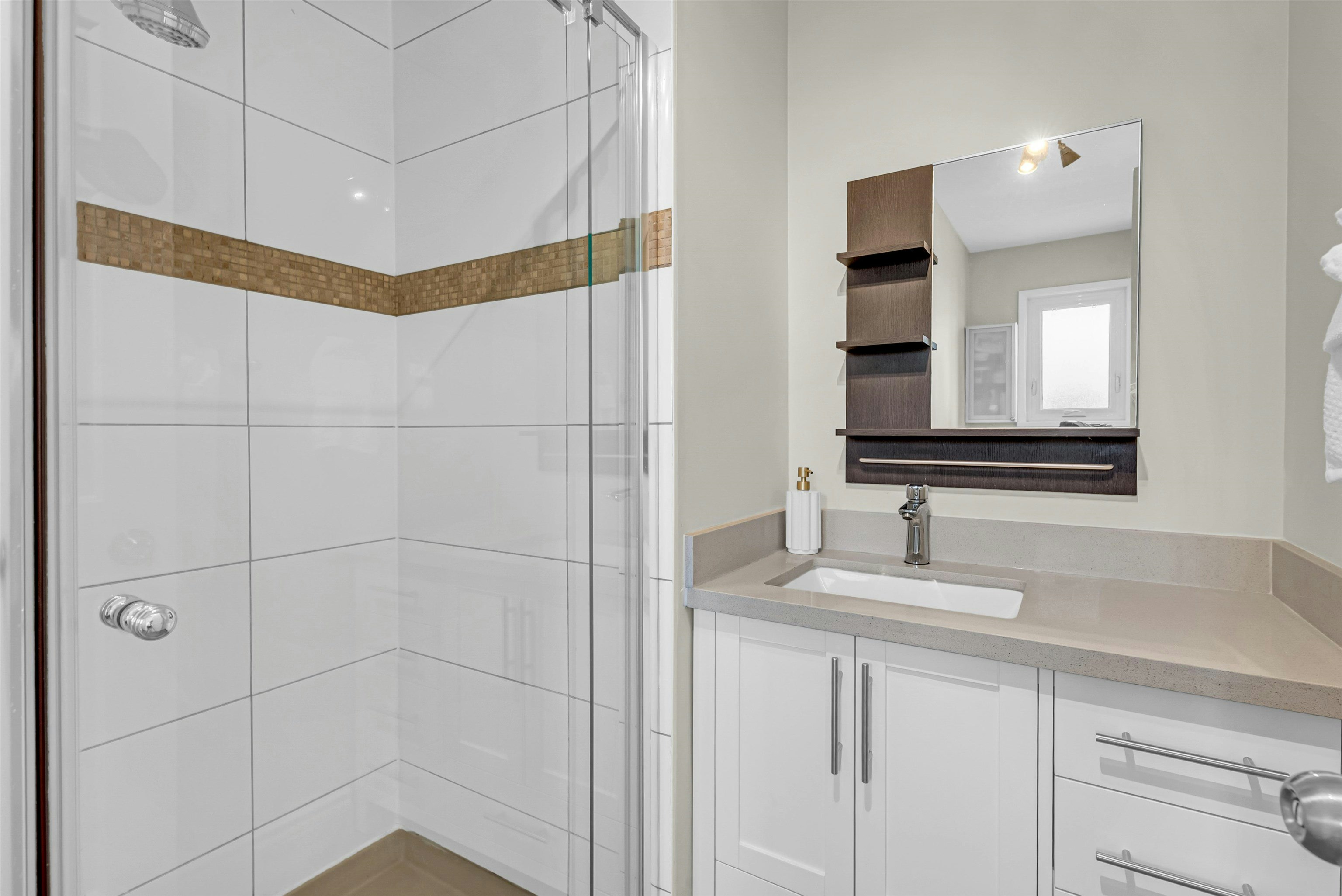7347 Queenston Court, Burnaby, BC, V5A 3M5 - 16