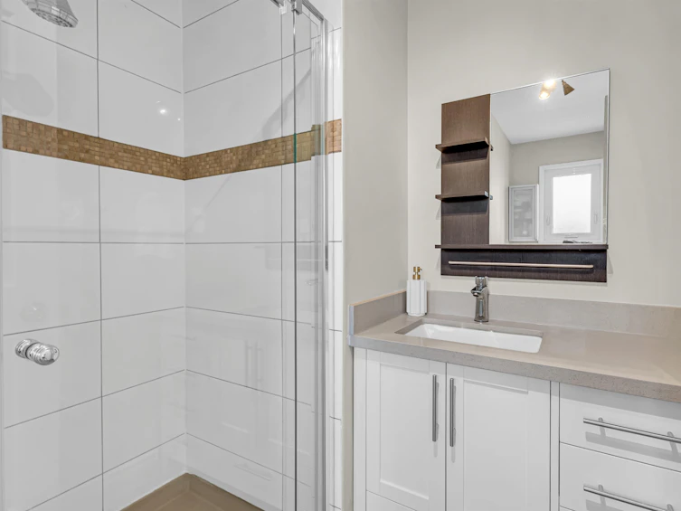 7347 Queenston Court, Burnaby, BC, V5A 3M5 - 16