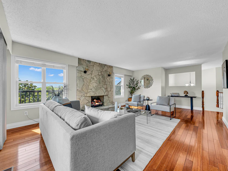 7347 Queenston Court, Burnaby, BC, V5A 3M5 - 4