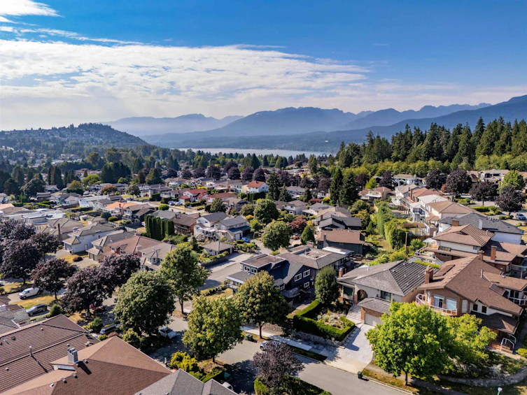 7347 Queenston Court, Burnaby, BC, V5A 3M5 - 37