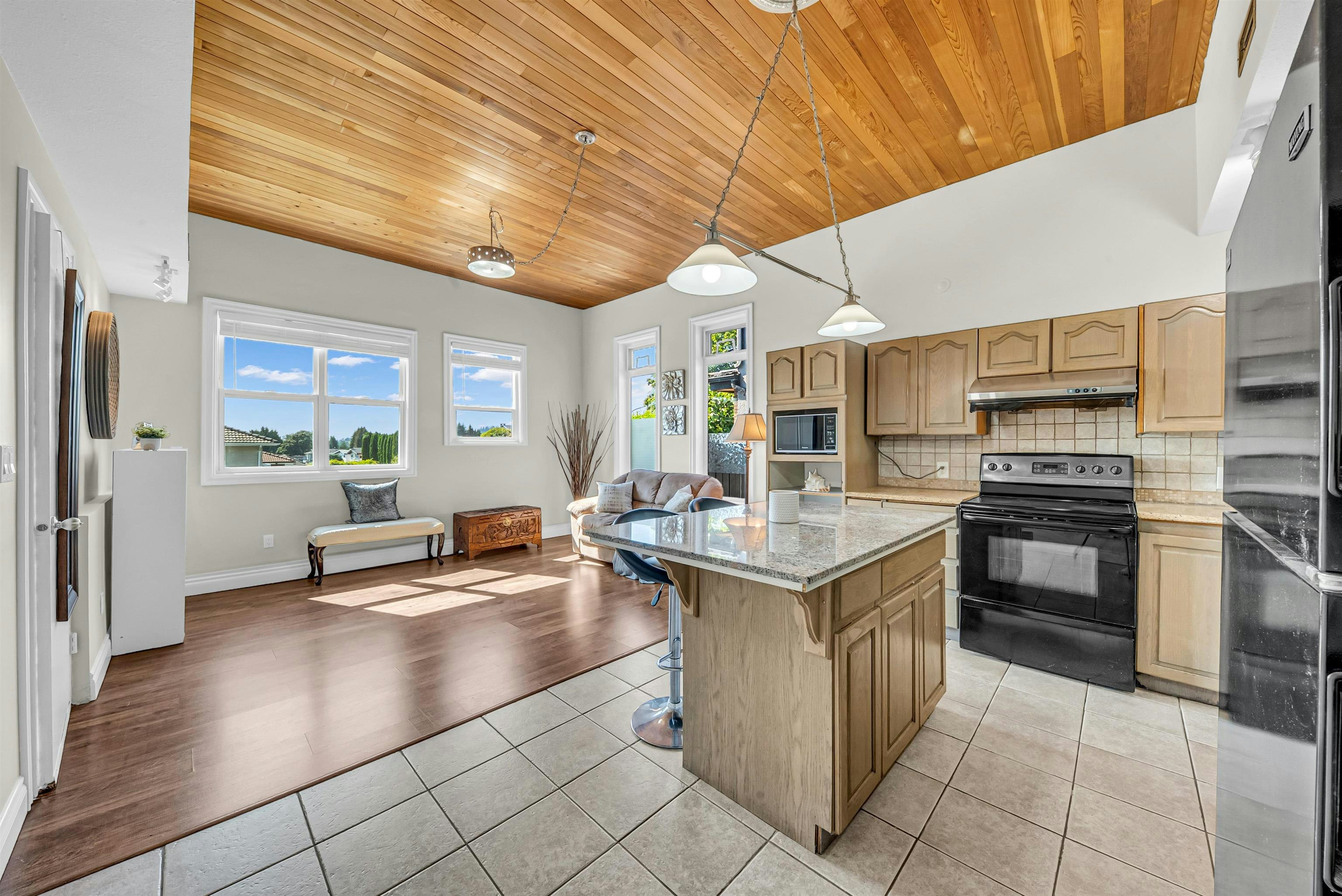 7347 Queenston Court, Burnaby, BC, V5A 3M5 - 25