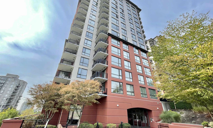 1105-813 Agnes Street