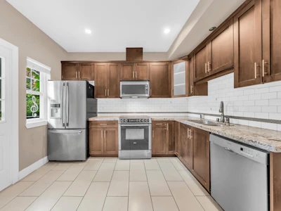 11-15933 86a Avenue - 4