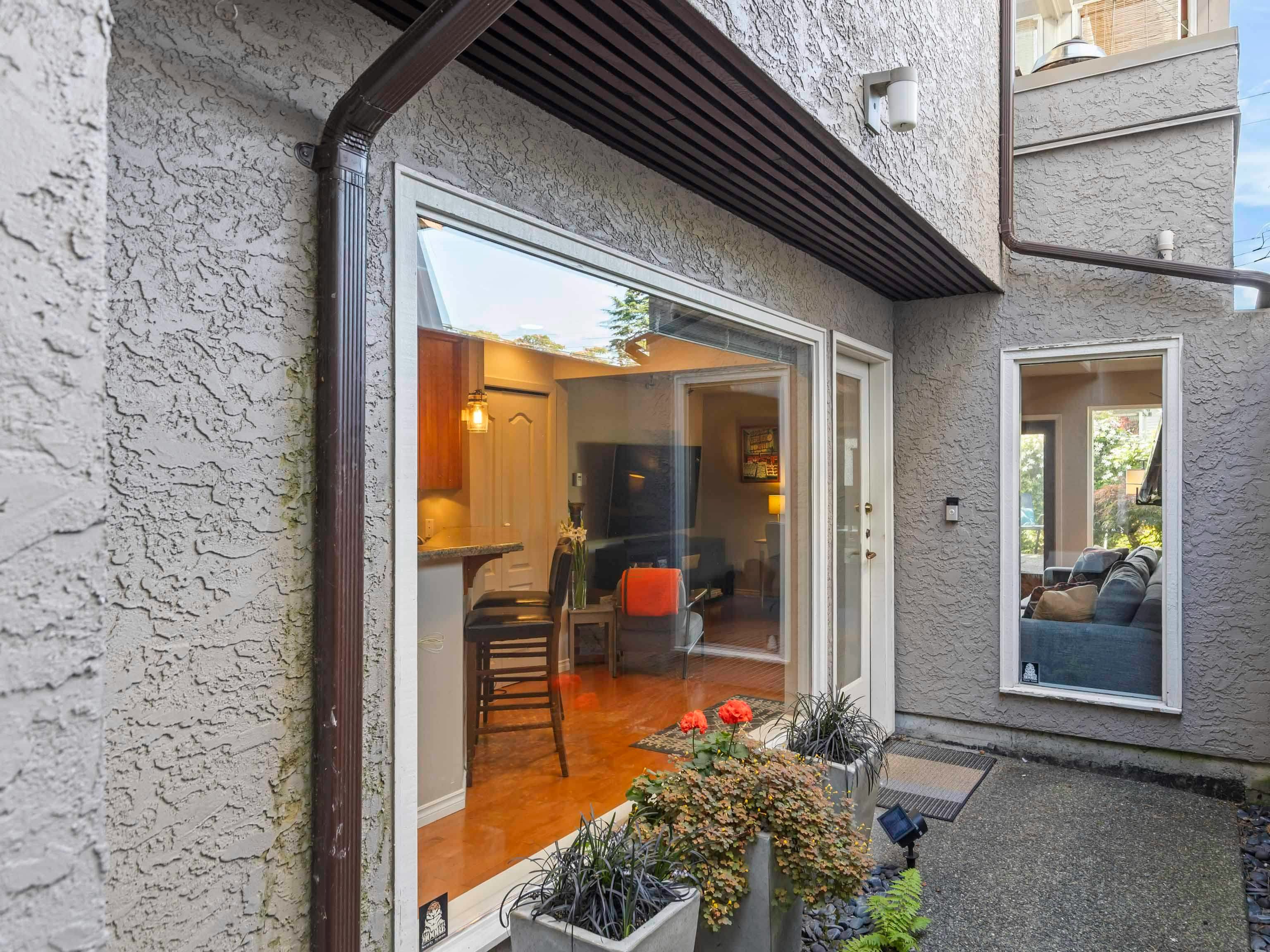 102-2535 York Avenue, Vancouver, BC, V6K 1E4
