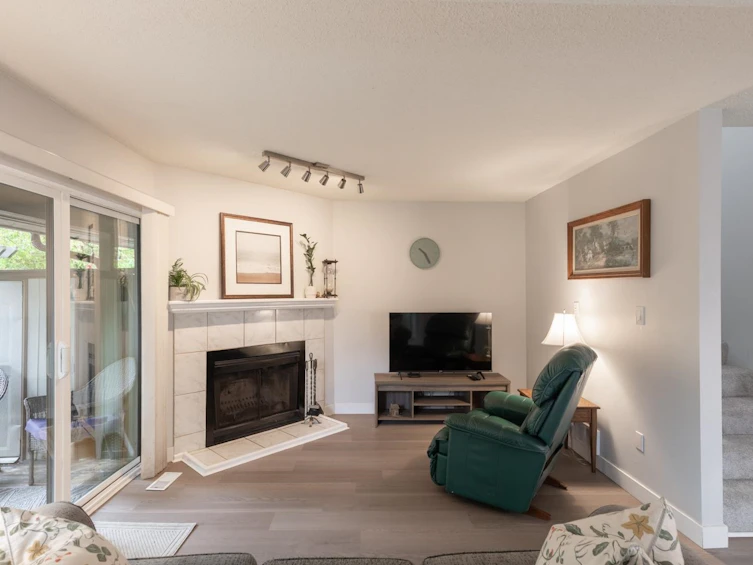 19-1174 Inlet Street, Coquitlam, BC, V3B 6E4 - 3
