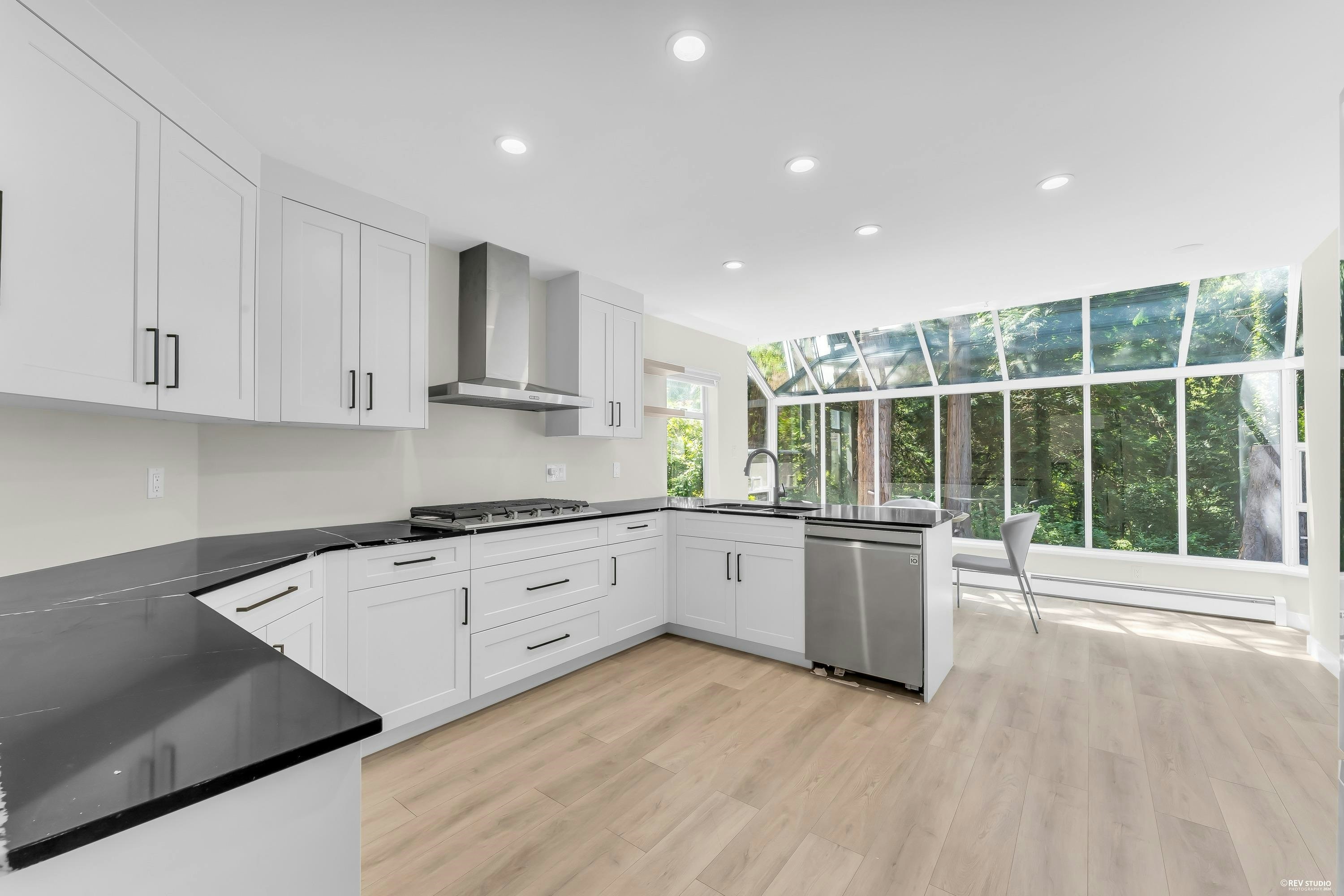 3249 136 Street, Surrey, BC, V4P 1K7 - 8