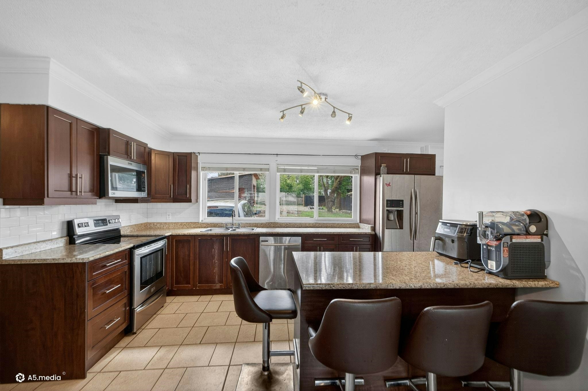 14032 Grosvenor Road, Surrey, BC, V3R 5G5 - 13