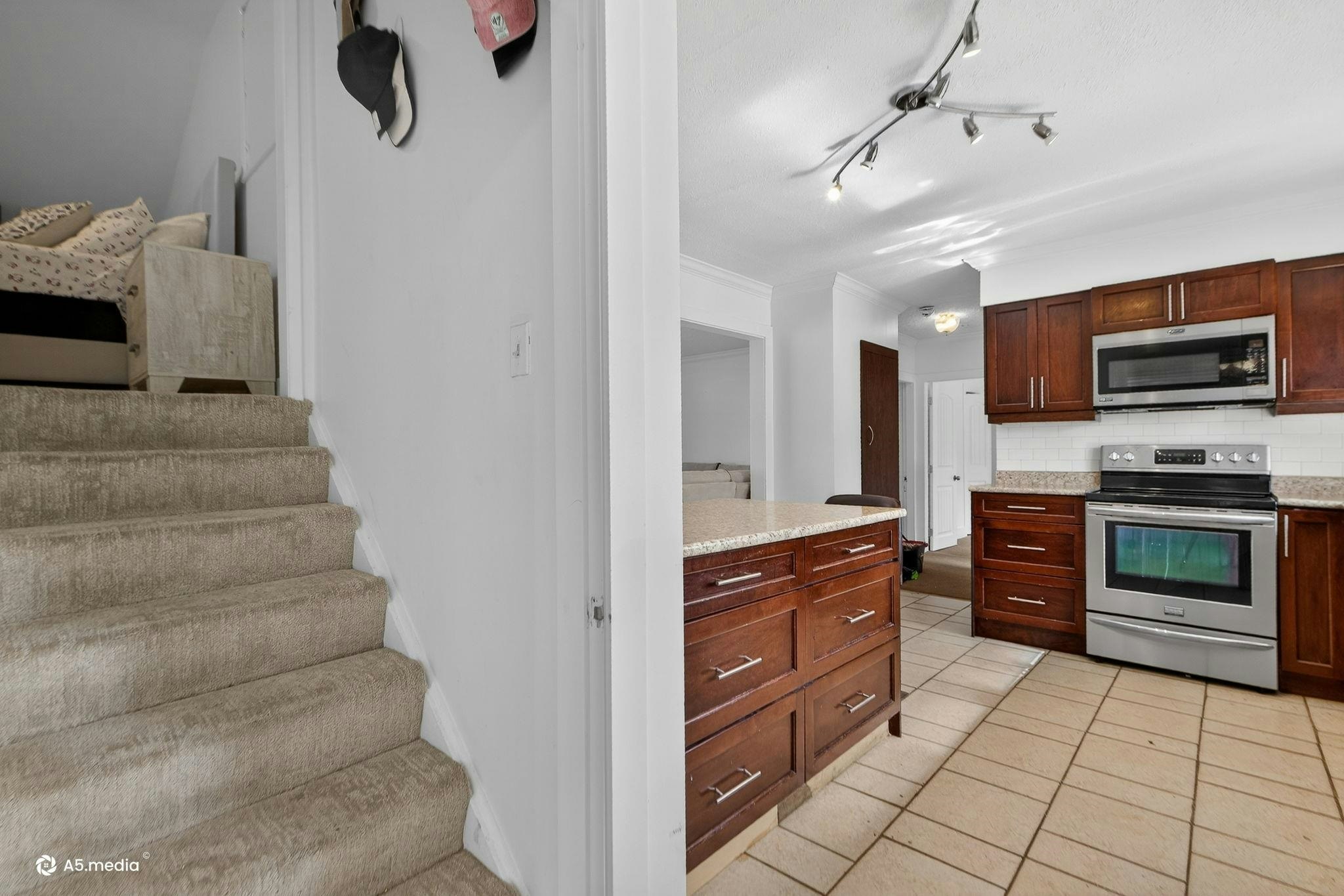 14032 Grosvenor Road, Surrey, BC, V3R 5G5 - 29