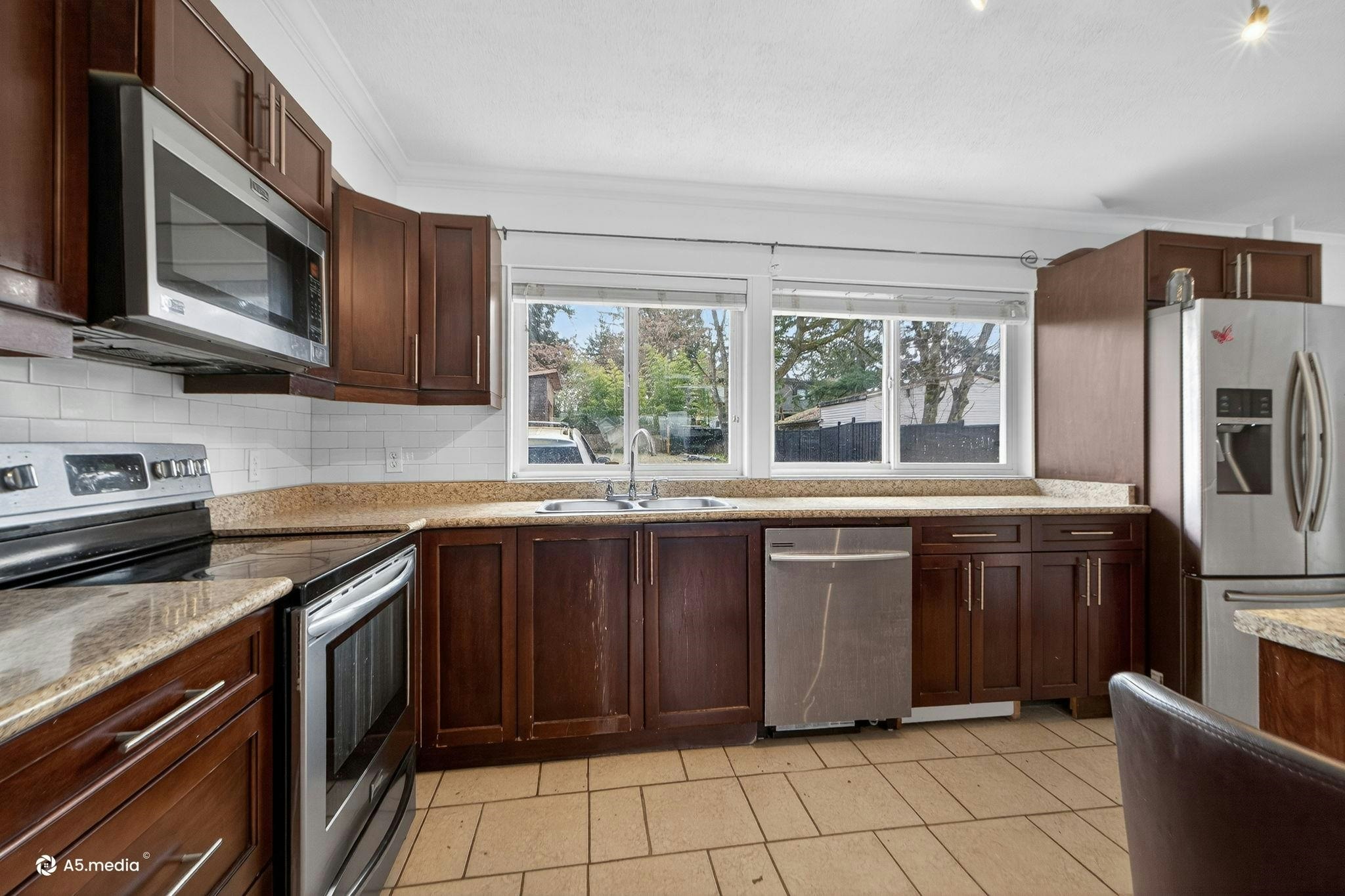 14032 Grosvenor Road, Surrey, BC, V3R 5G5 - 15