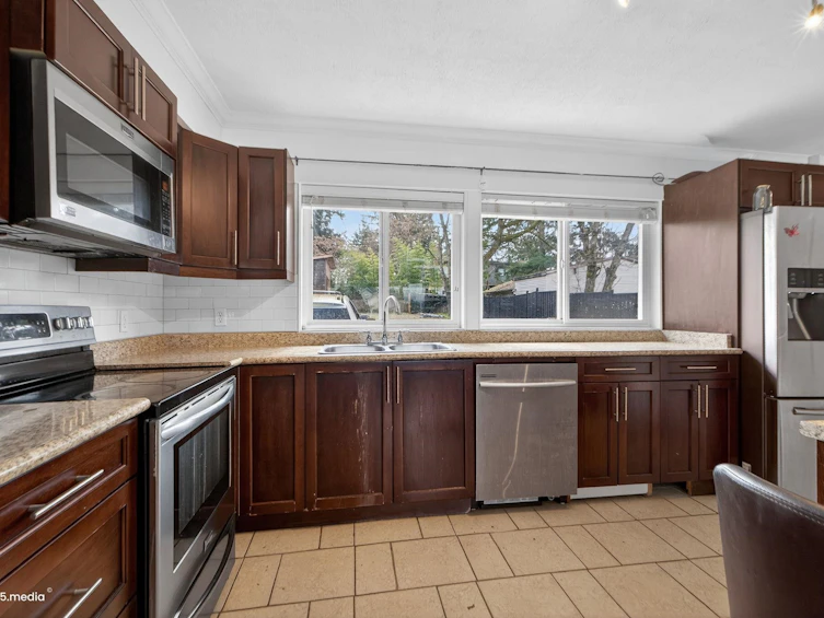 14032 Grosvenor Road, Surrey, BC, V3R 5G5 - 15