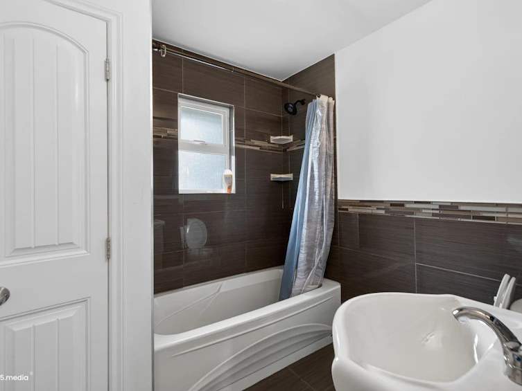 14032 Grosvenor Road, Surrey, BC, V3R 5G5 - 19