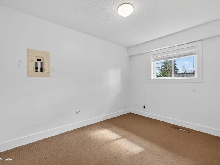 14032 Grosvenor Road, Surrey, BC, V3R 5G5 - 21