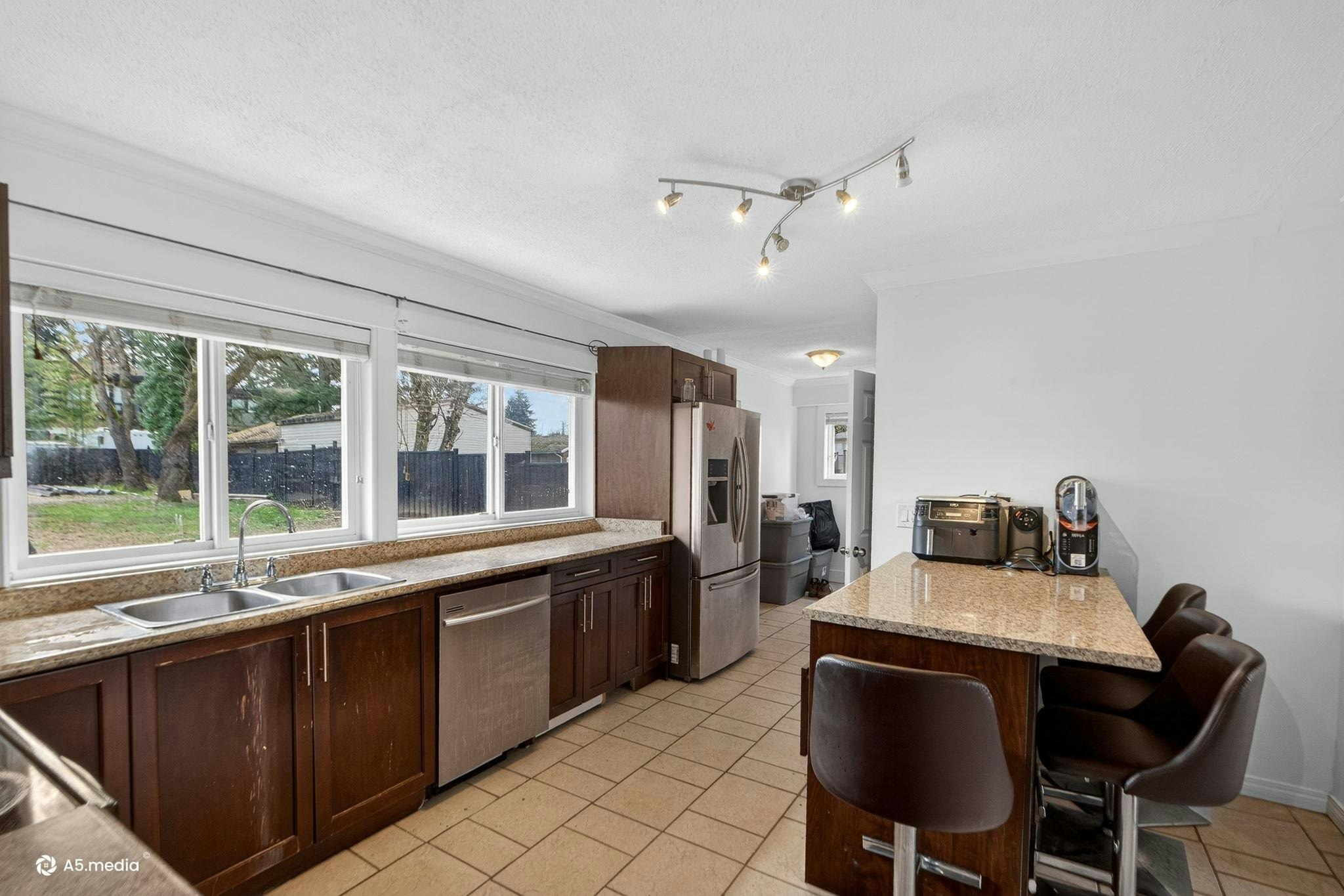 14032 Grosvenor Road, Surrey, BC, V3R 5G5 - 14
