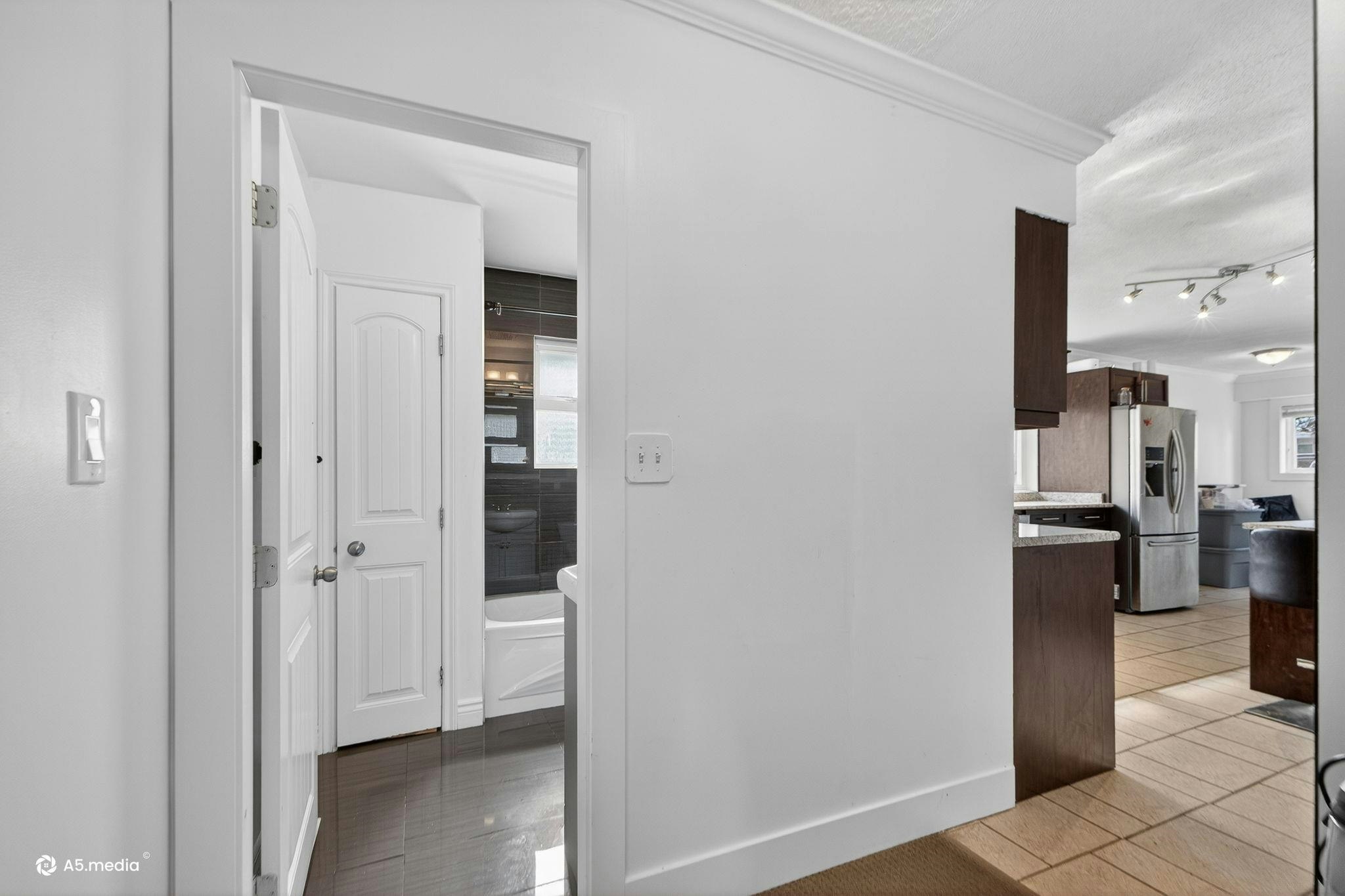 14032 Grosvenor Road, Surrey, BC, V3R 5G5 - 23
