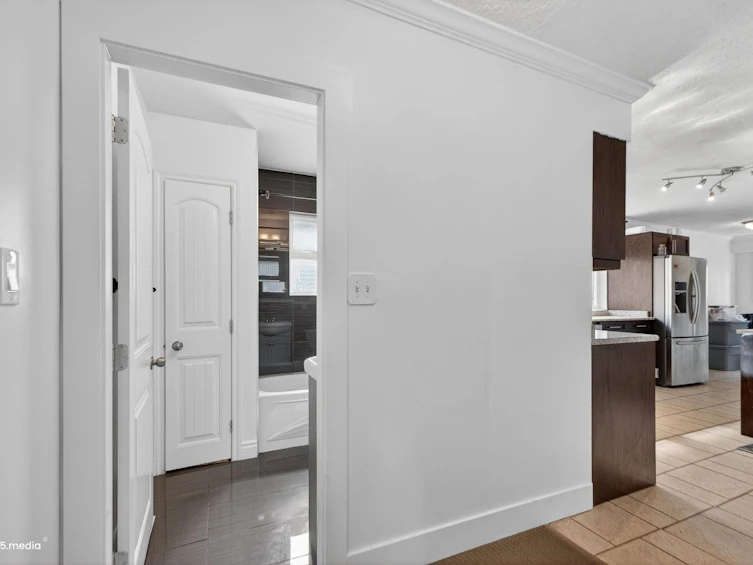 14032 Grosvenor Road, Surrey, BC, V3R 5G5 - 23