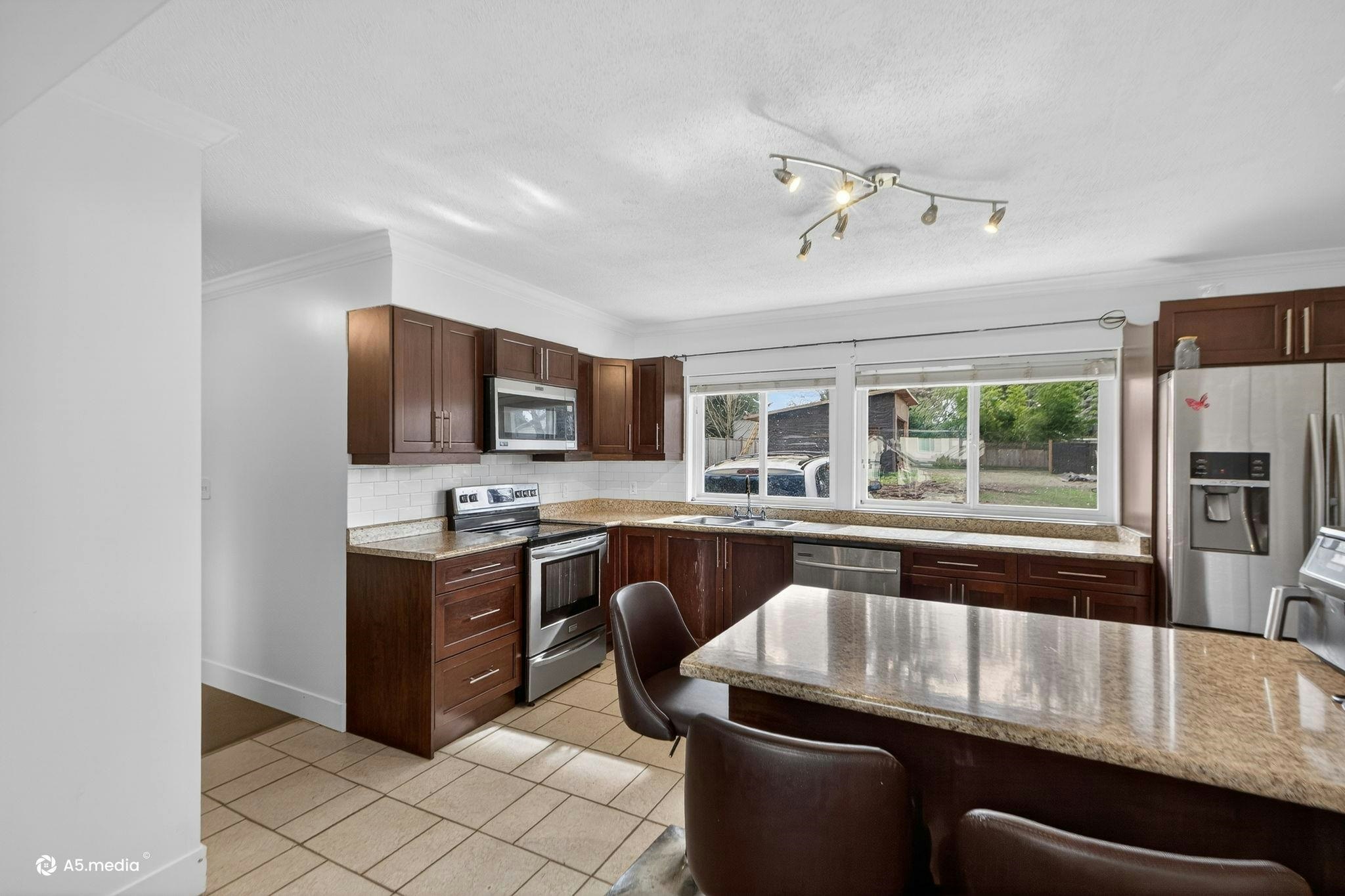 14032 Grosvenor Road, Surrey, BC, V3R 5G5 - 12