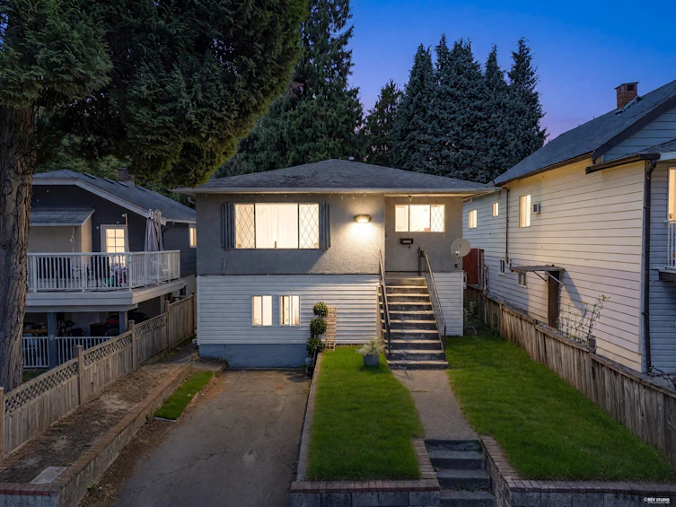 4987 Hoy Street, Vancouver, BC, V5R 4N6 - 5