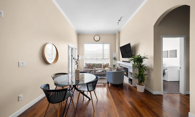 415-2628 Maple Street