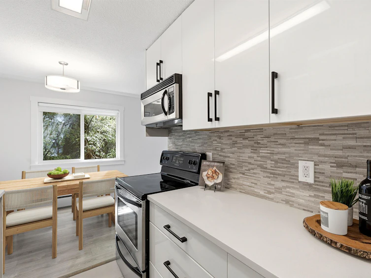 112-211 W 3rd Street, North Vancouver, BC, V7M 1E9 - 3