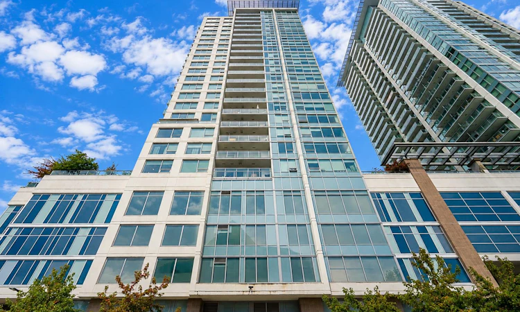 1106-988 Quayside Drive