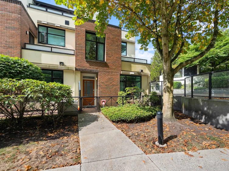 114-8 Renaissance Square, New Westminster, BC, V3M 7A9 - 27