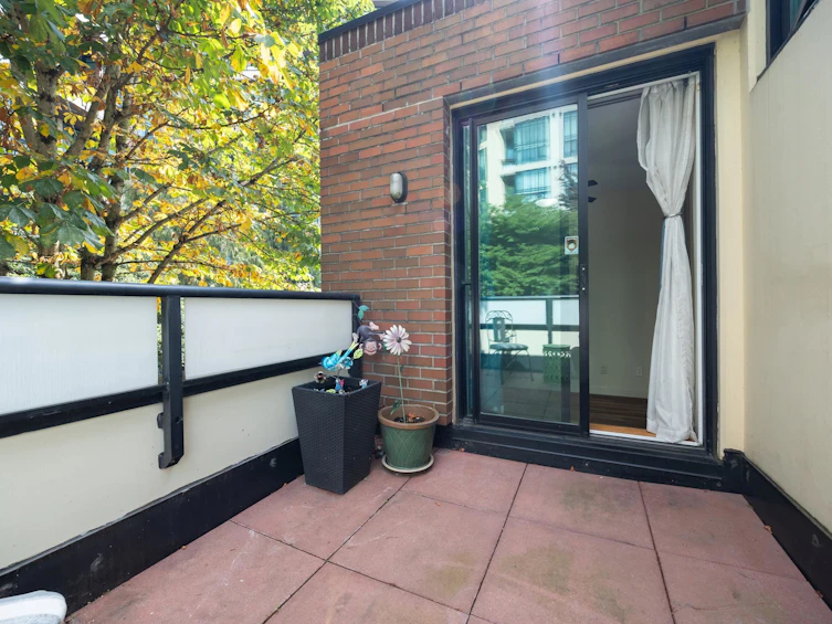 114-8 Renaissance Square, New Westminster, BC, V3M 7A9 - 17