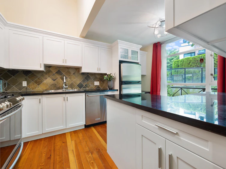 114-8 Renaissance Square, New Westminster, BC, V3M 7A9 - 3