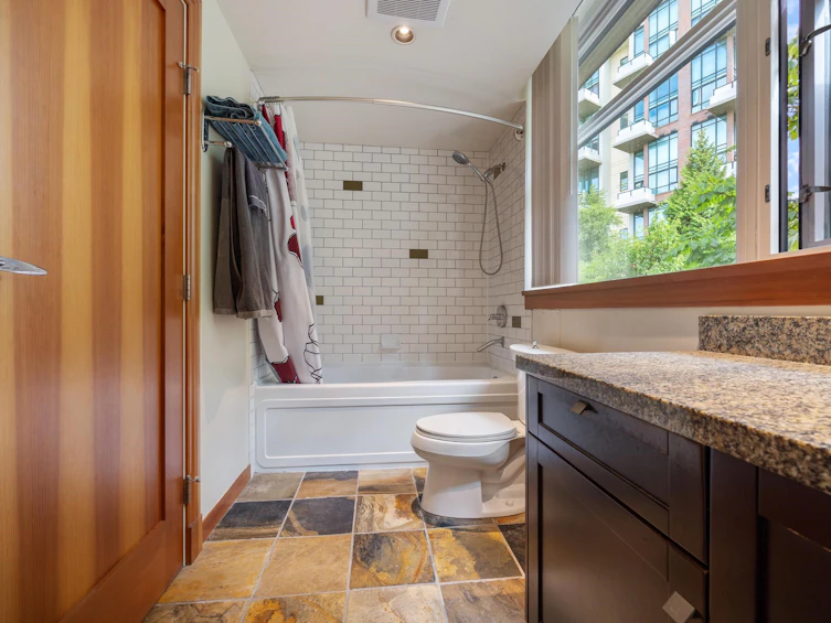114-8 Renaissance Square, New Westminster, BC, V3M 7A9 - 22