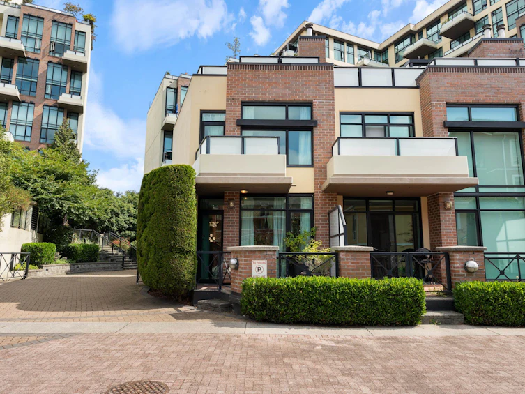 114-8 Renaissance Square, New Westminster, BC, V3M 7A9 - 28