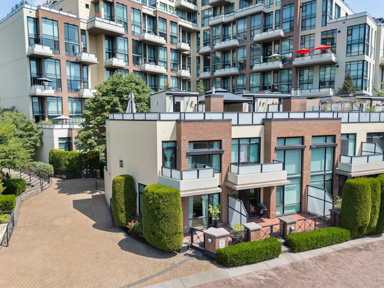 114-8 Renaissance Square, New Westminster, BC, V3M 7A9 - 30