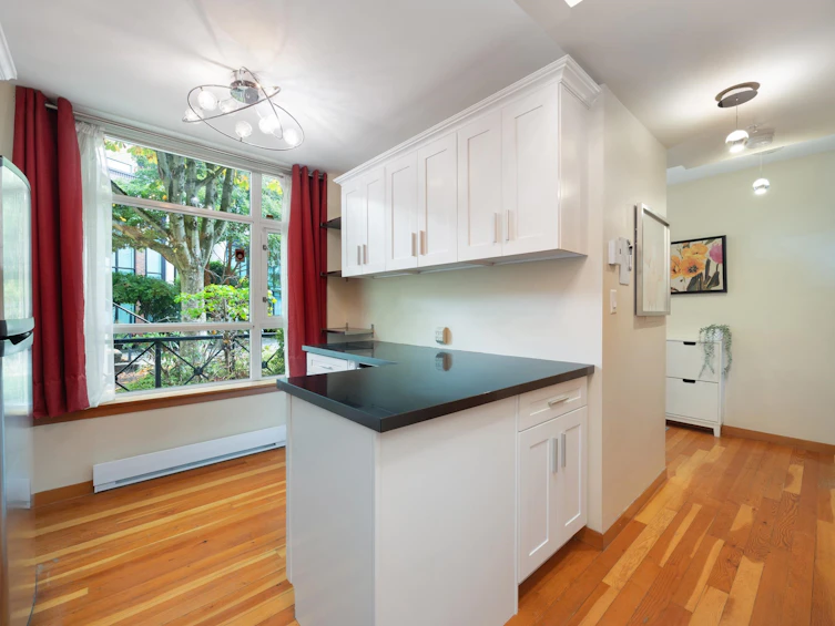 114-8 Renaissance Square, New Westminster, BC, V3M 7A9 - 4