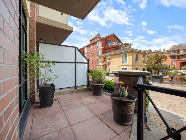 114-8 Renaissance Square, New Westminster, BC, V3M 7A9 - 12