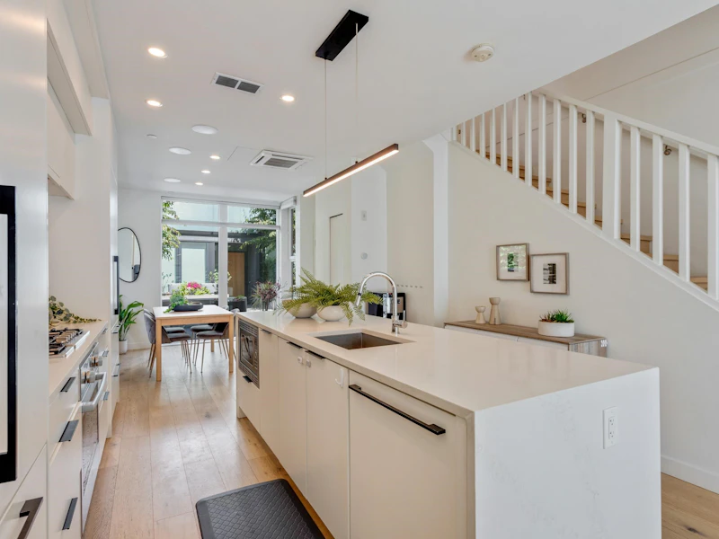 125 - 649 E 3rd Street, North Vancouver BC