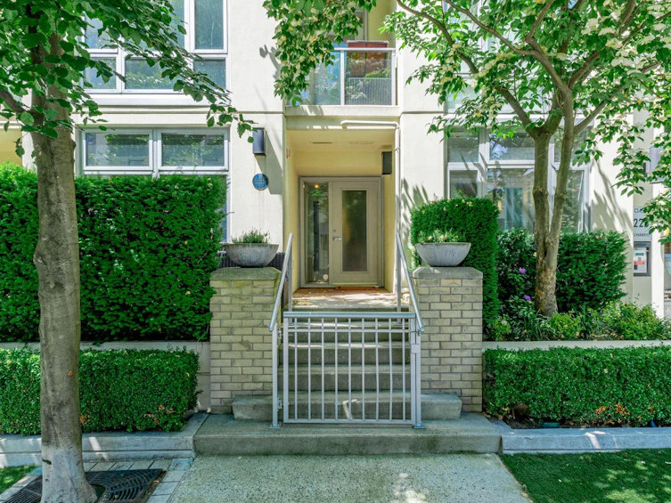 1227 Richards Street, Vancouver, BC, V6B 3G3