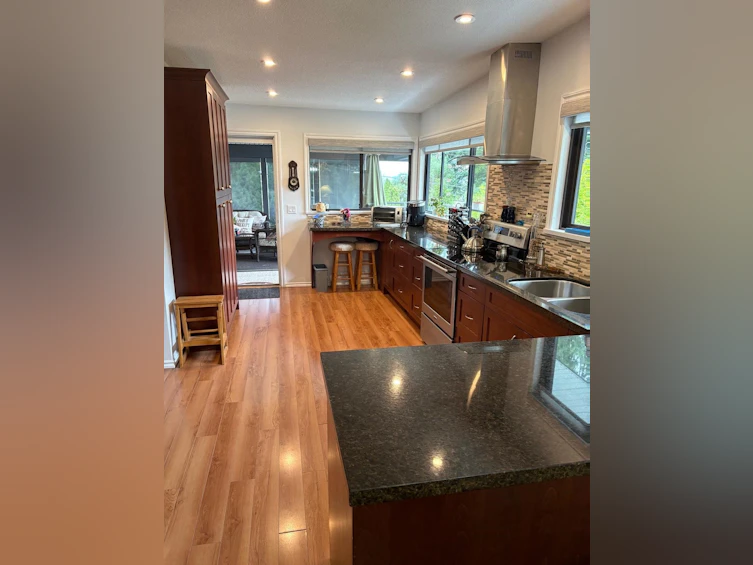 5350 Benner Road, Sechelt, BC, V7Z 0G7 - 3