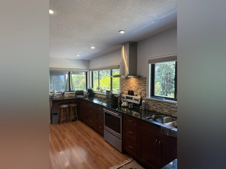 5350 Benner Road, Sechelt, BC, V7Z 0G7 - 3