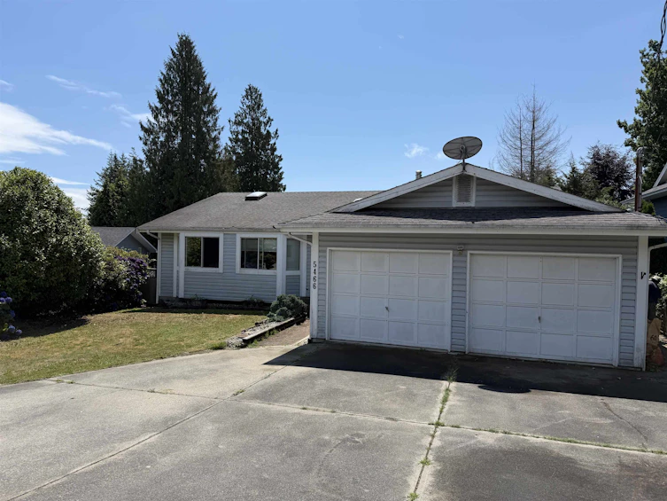 5466 Carnaby Place, Sechelt, BC, V7Z 0M3