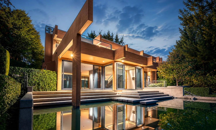 687 Beachview Drive