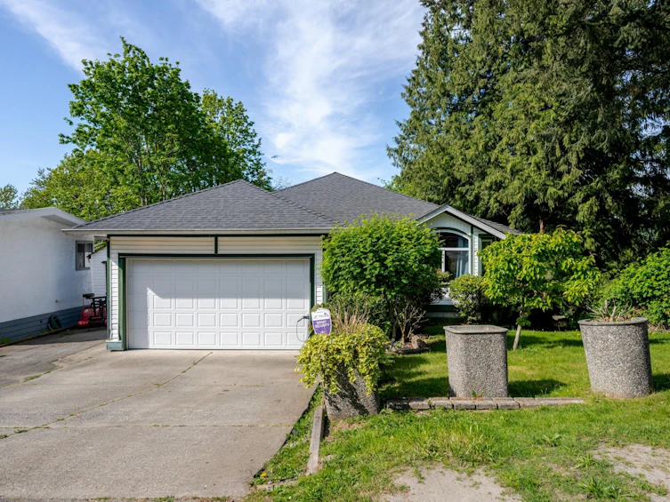 13747 115 Avenue, Surrey, BC, V3R 2P1