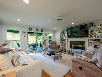 13747 115 Avenue - 5