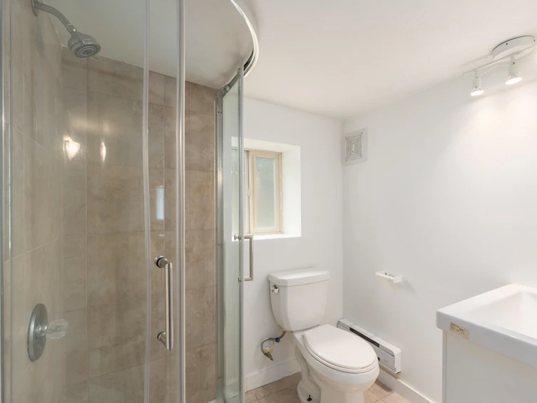 1038 E 51st Avenue, Vancouver, BC, V5X 1E7 - 20