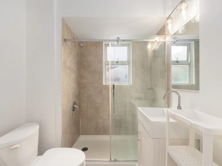 1038 E 51st Avenue, Vancouver, BC, V5X 1E7 - 6