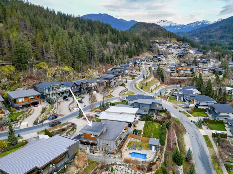 38555 Sky Pilot Drive, Squamish, BC, V8B 0T6 - 39