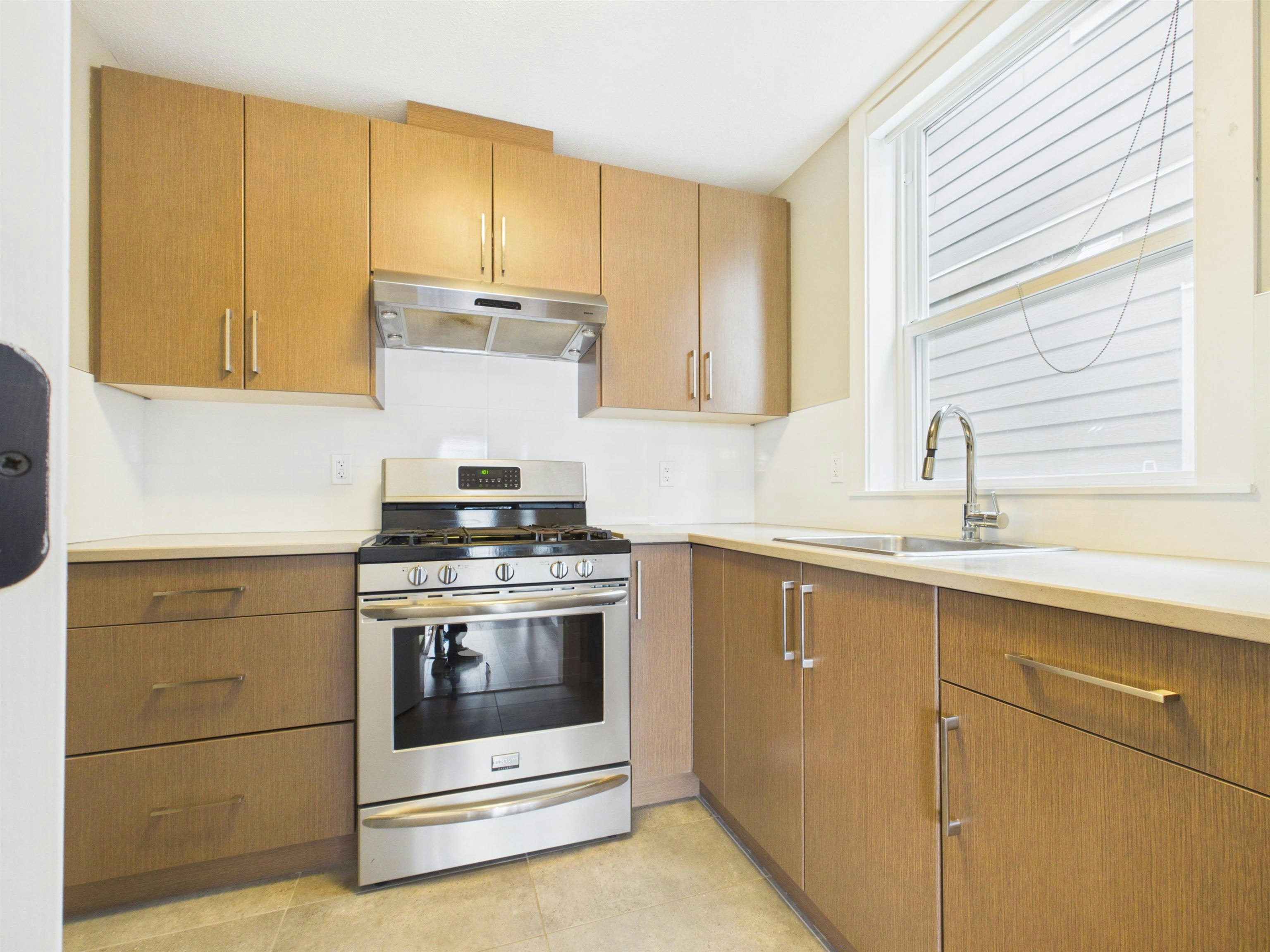 3534 Archworth Avenue, Coquitlam, BC, V3E 0L6 - 9