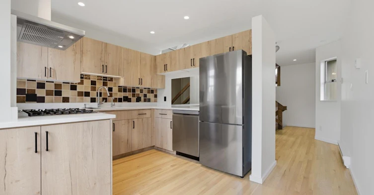 1816 Whyte Avenue, Vancouver, BC, V6J 1B2