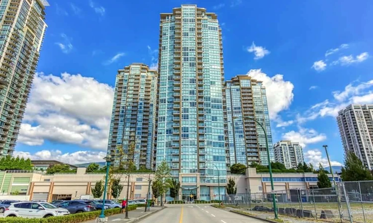 702-2975 Atlantic Avenue