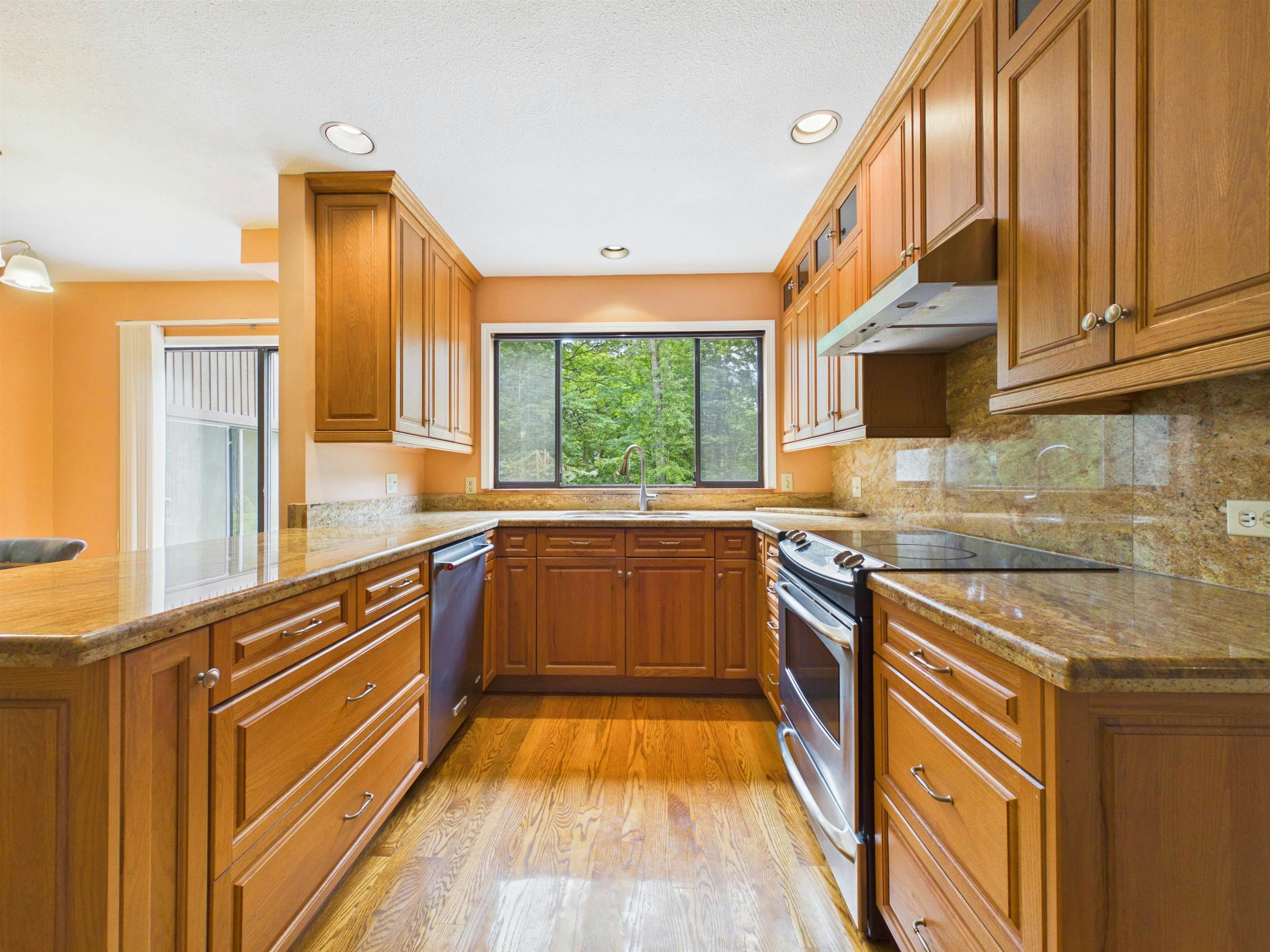 8232 Brynlor Drive, Burnaby, BC, V5E 4C4 - 11