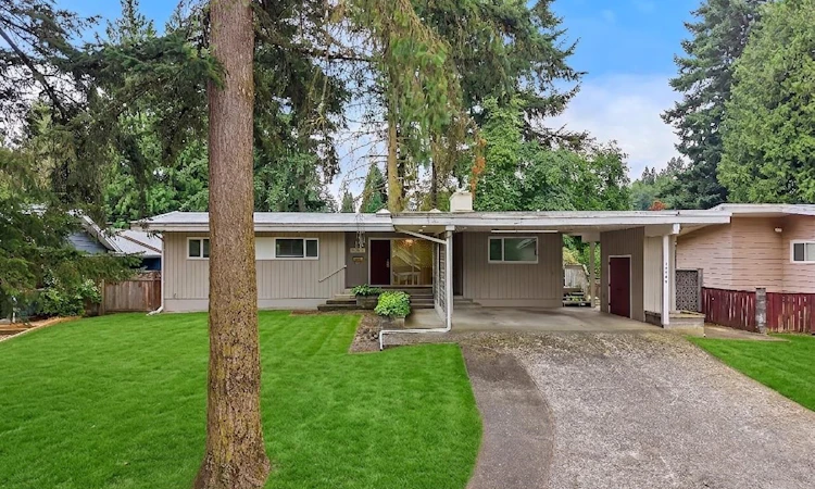 34206 Woodbine Crescent
