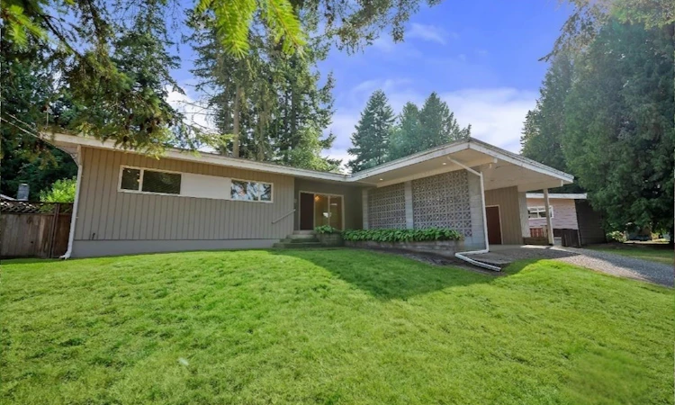34206 Woodbine Crescent